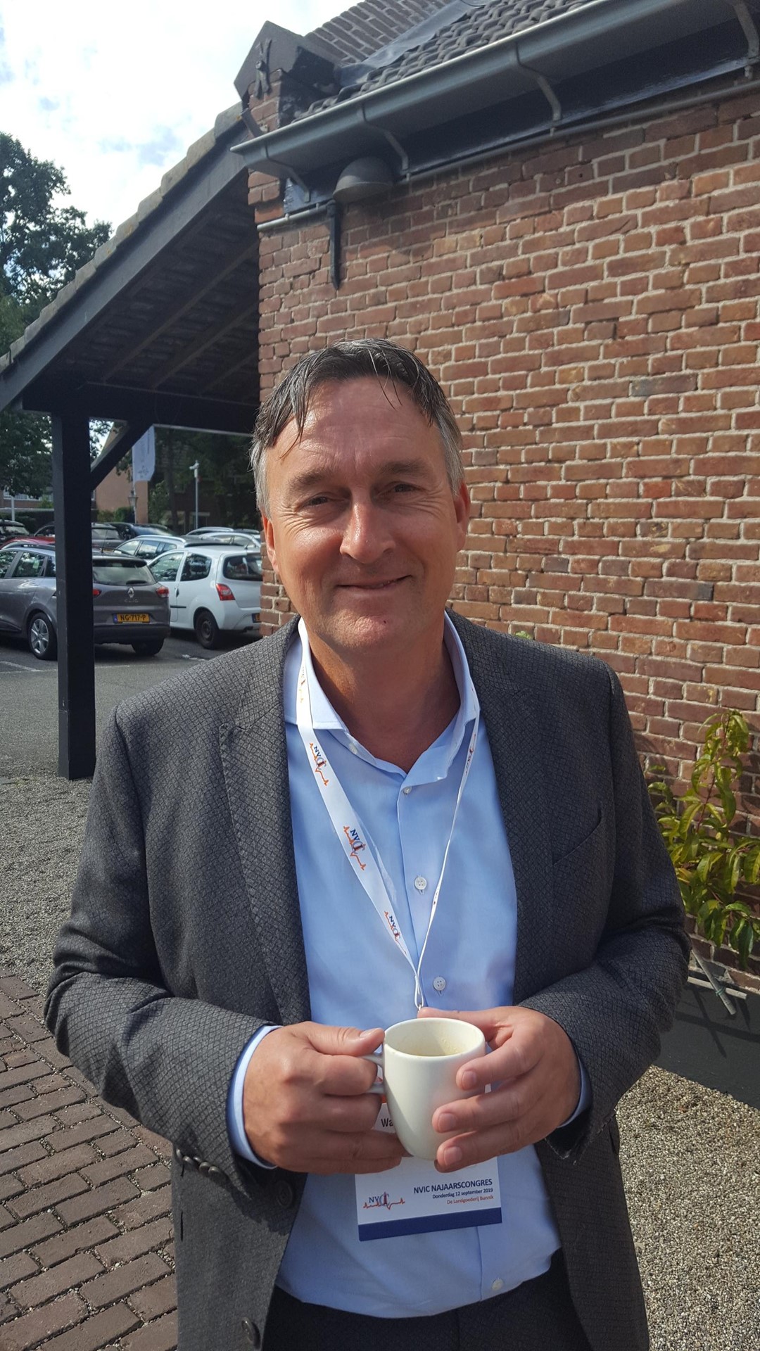 Dr. Walter van den Bergh